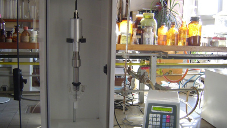 High intensity ultrasonic horn for ultrasound assisted processes
